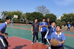 -包含美洲篮球赛场庆祝活动，欢乐洋溢的词条