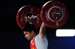 开云体育-举重冠军在比赛中突破自我再度称霸