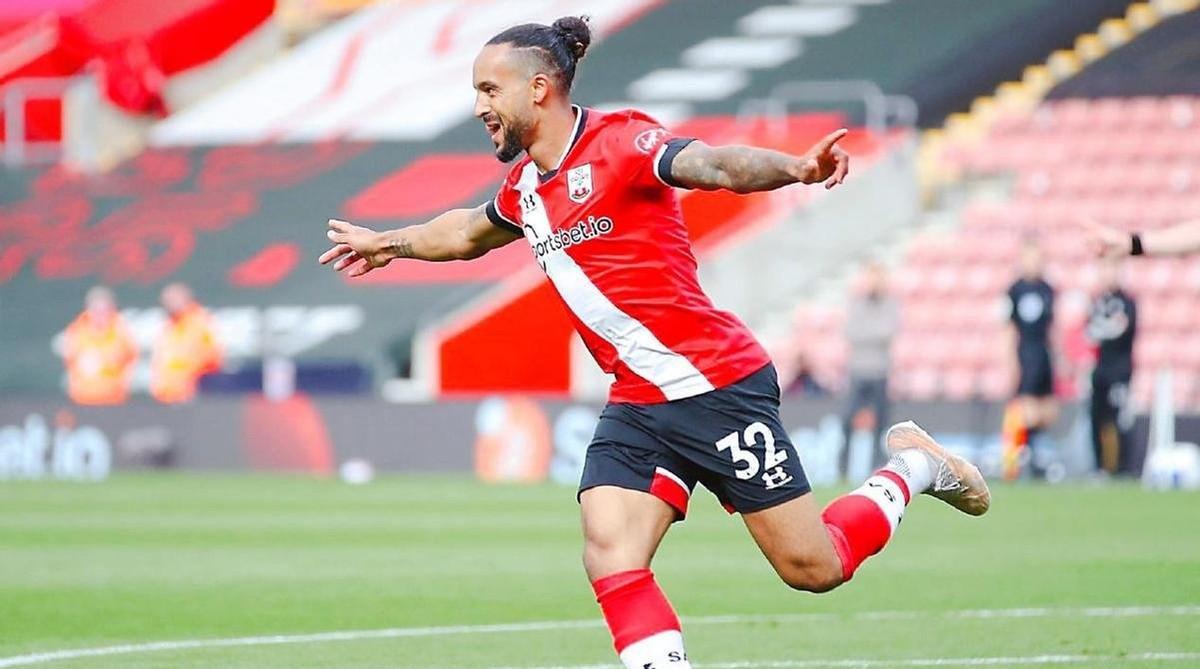 南安普顿大胜伯恩茅斯，摆脱降级威胁