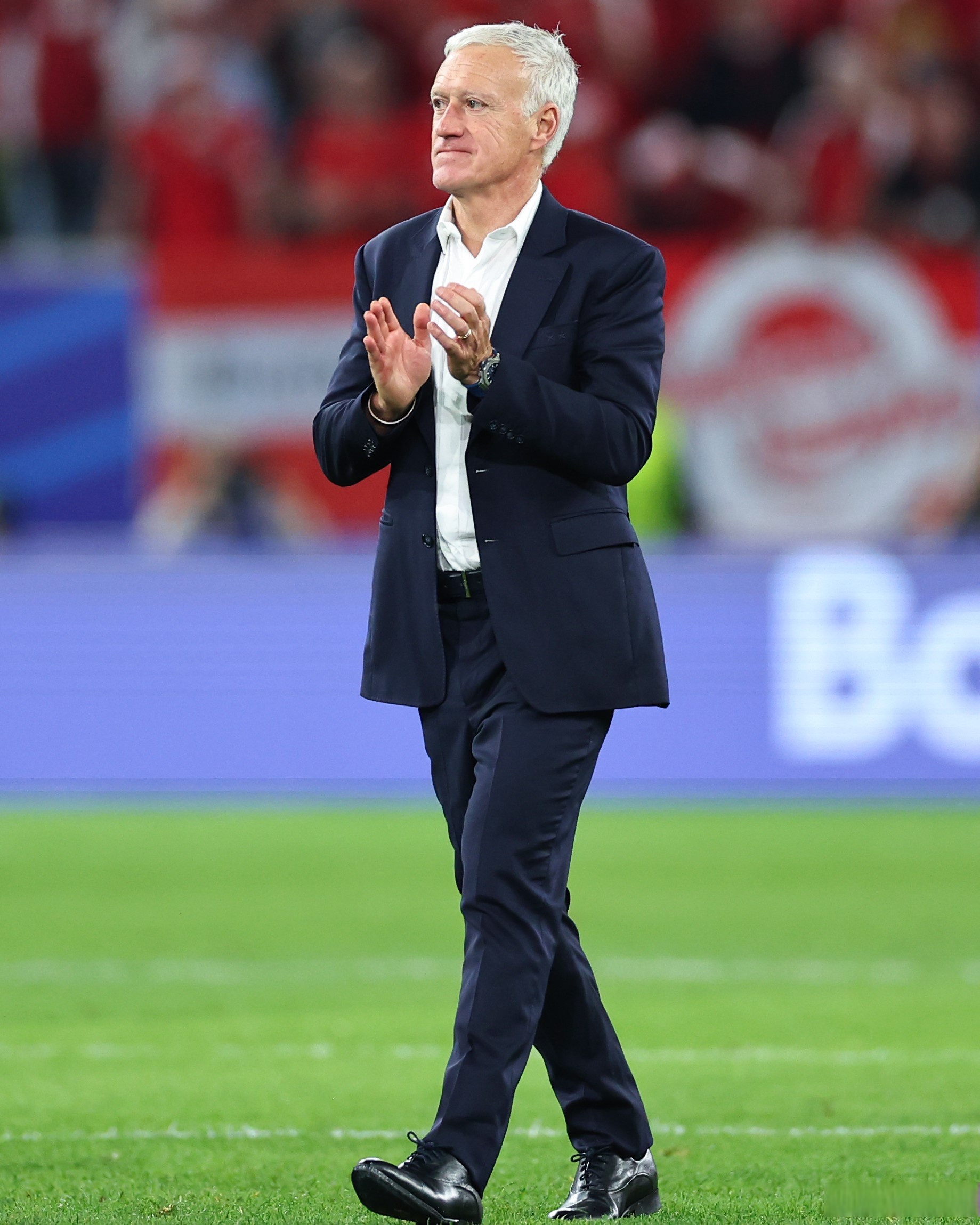 法国大胜哈萨克斯坦，稳步迈向欧洲杯胜利