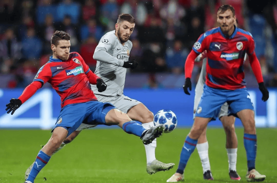 拉齐奥攻势犀利,轻松战胜对手 拉齐奥攻势犀利,轻松战胜对手