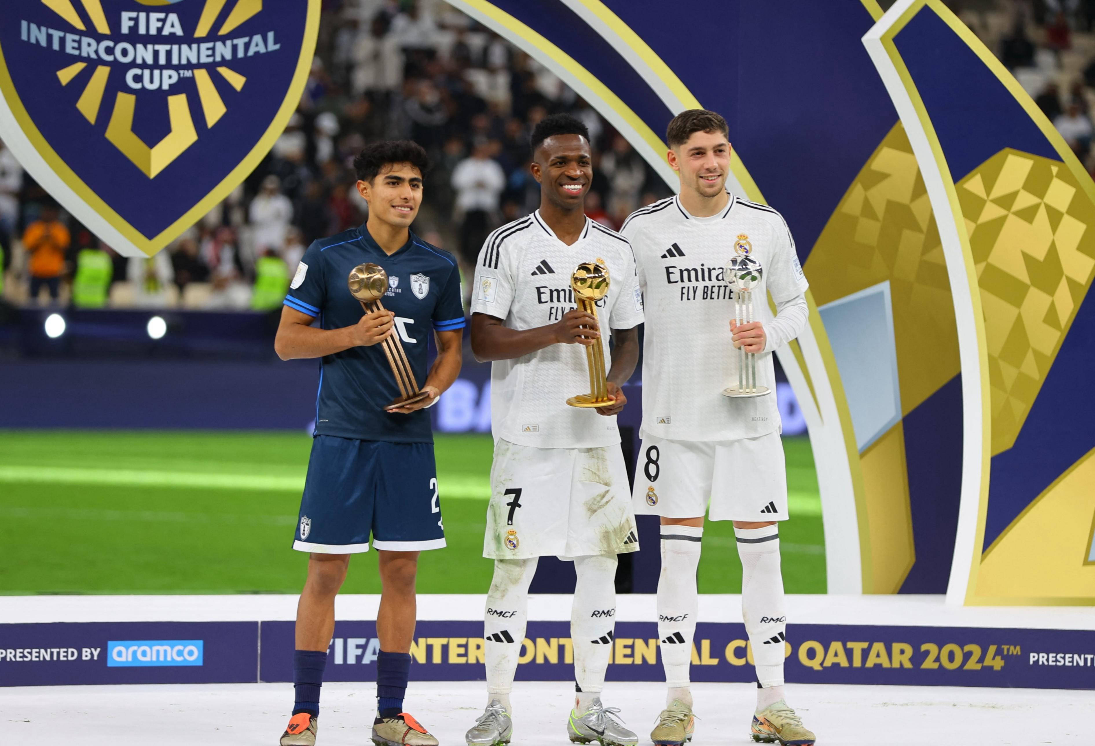 包含国外足球大赛集聚人气引发热议的词条 包含国外足球大赛集聚人气引发热议的词条