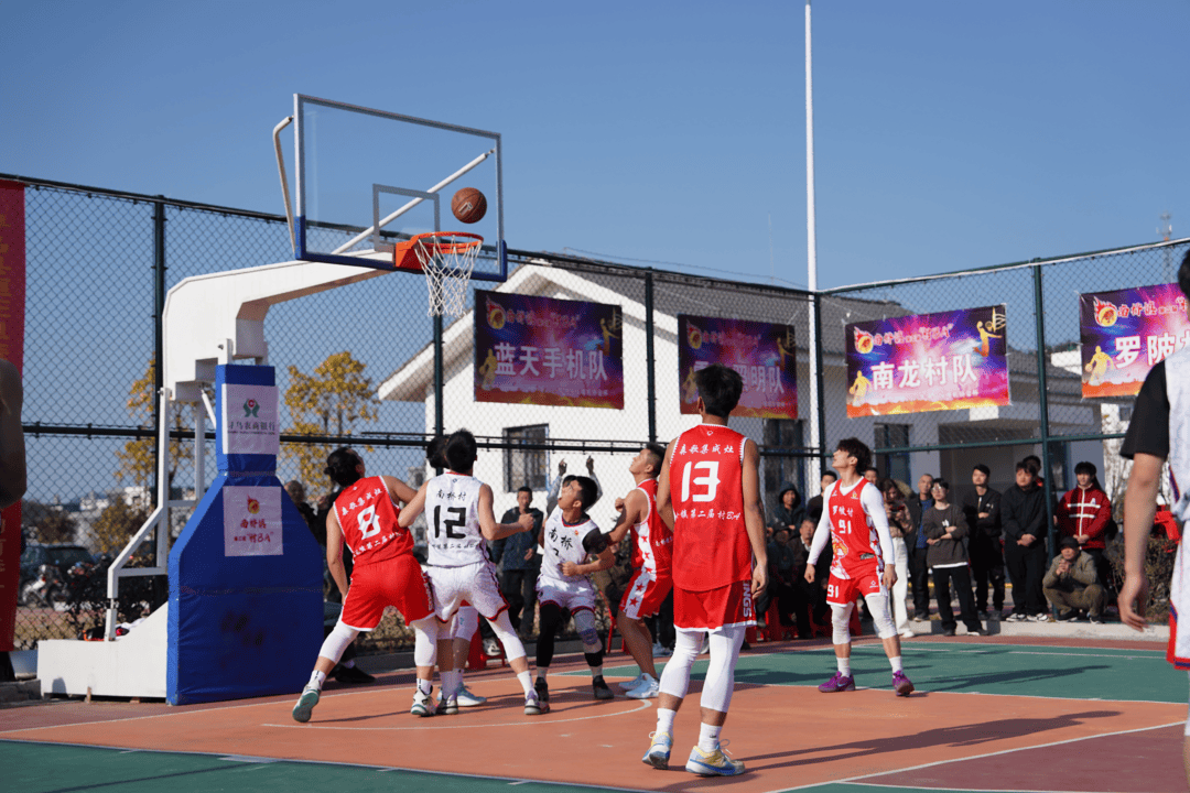 关于篮球赛事精彩纷呈，球员实力尽显的信息