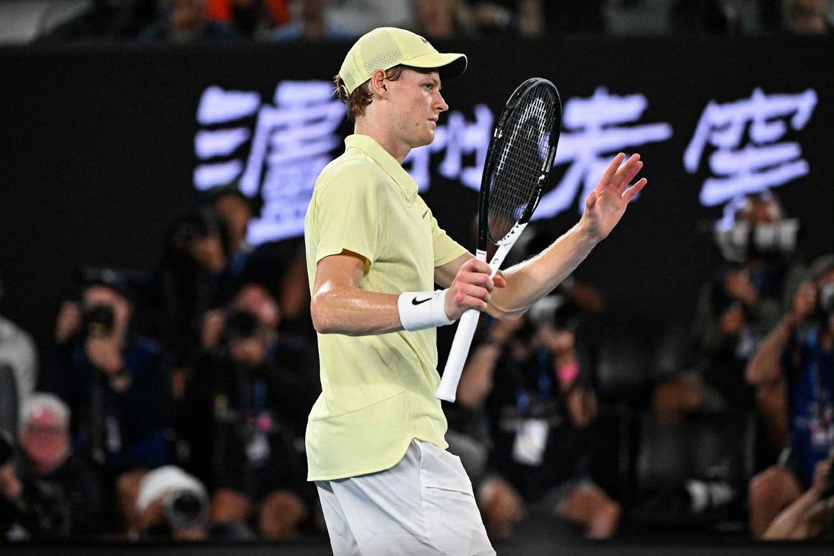 关于澳网完胜蒙特卡洛大师赛，兹维列夫带队取胜的信息