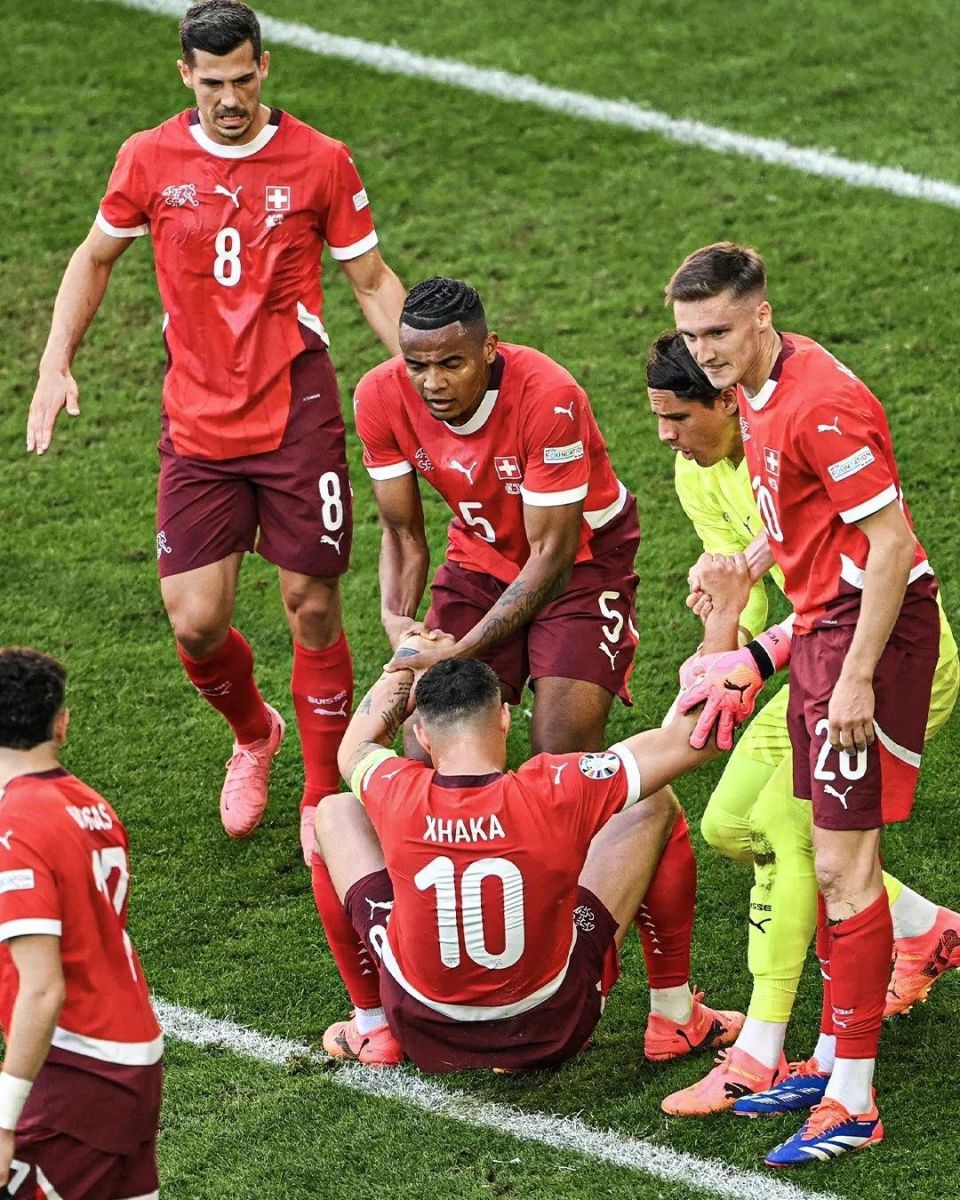 瑞士翻盘勒沃库森，阿尔瓦雷斯扛起全队